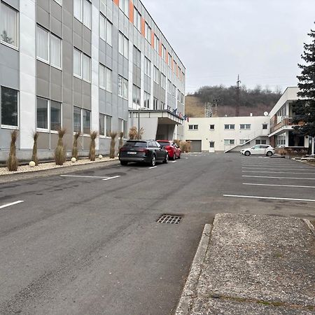 City Hotel B&B, Reception 24 7, 800M Od-From R1, Free Parking Banská Bystrica Exterior foto