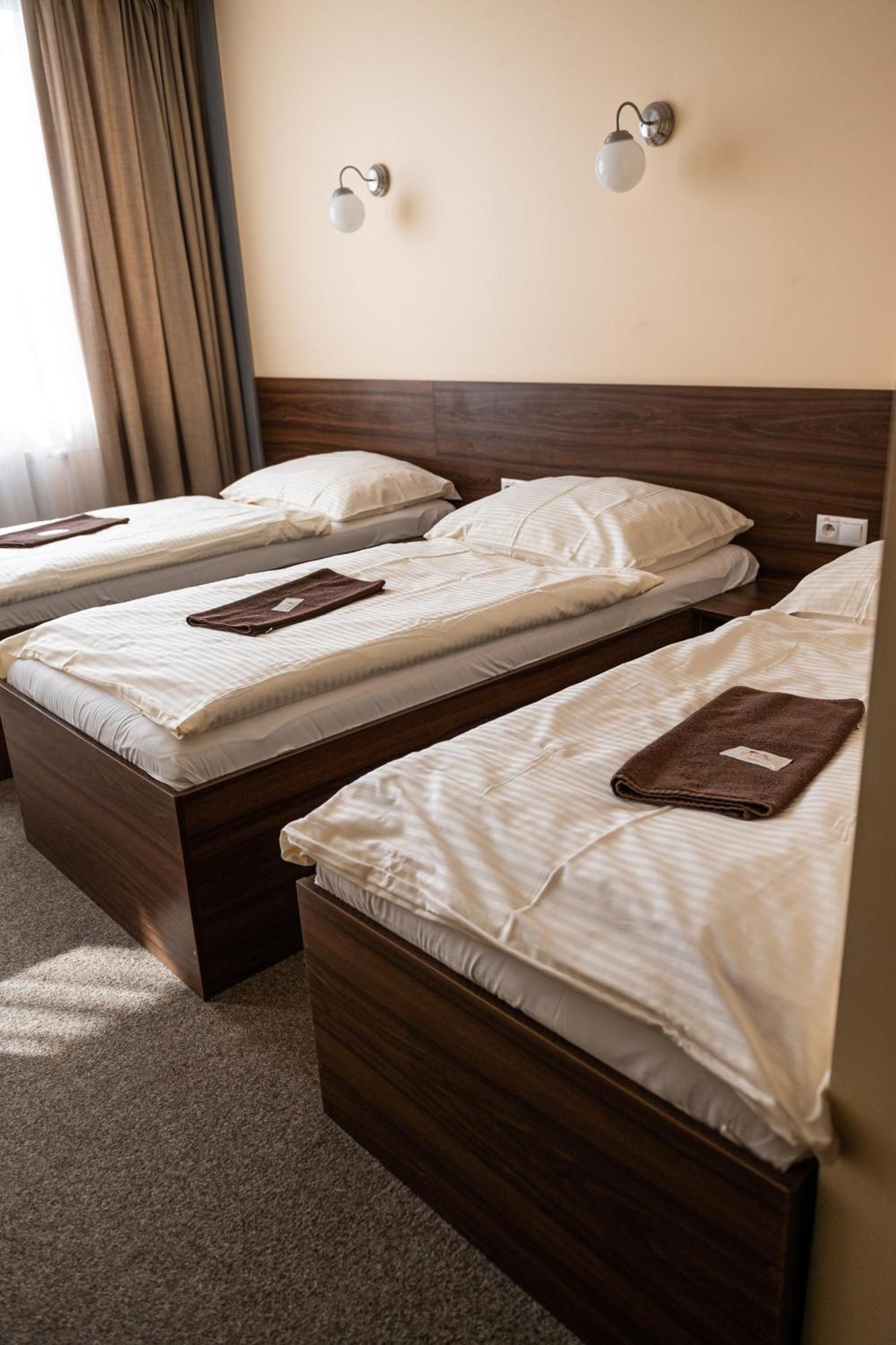 City Hotel B&B, Reception 24 7, 800M Od-From R1, Free Parking Banská Bystrica Exterior foto