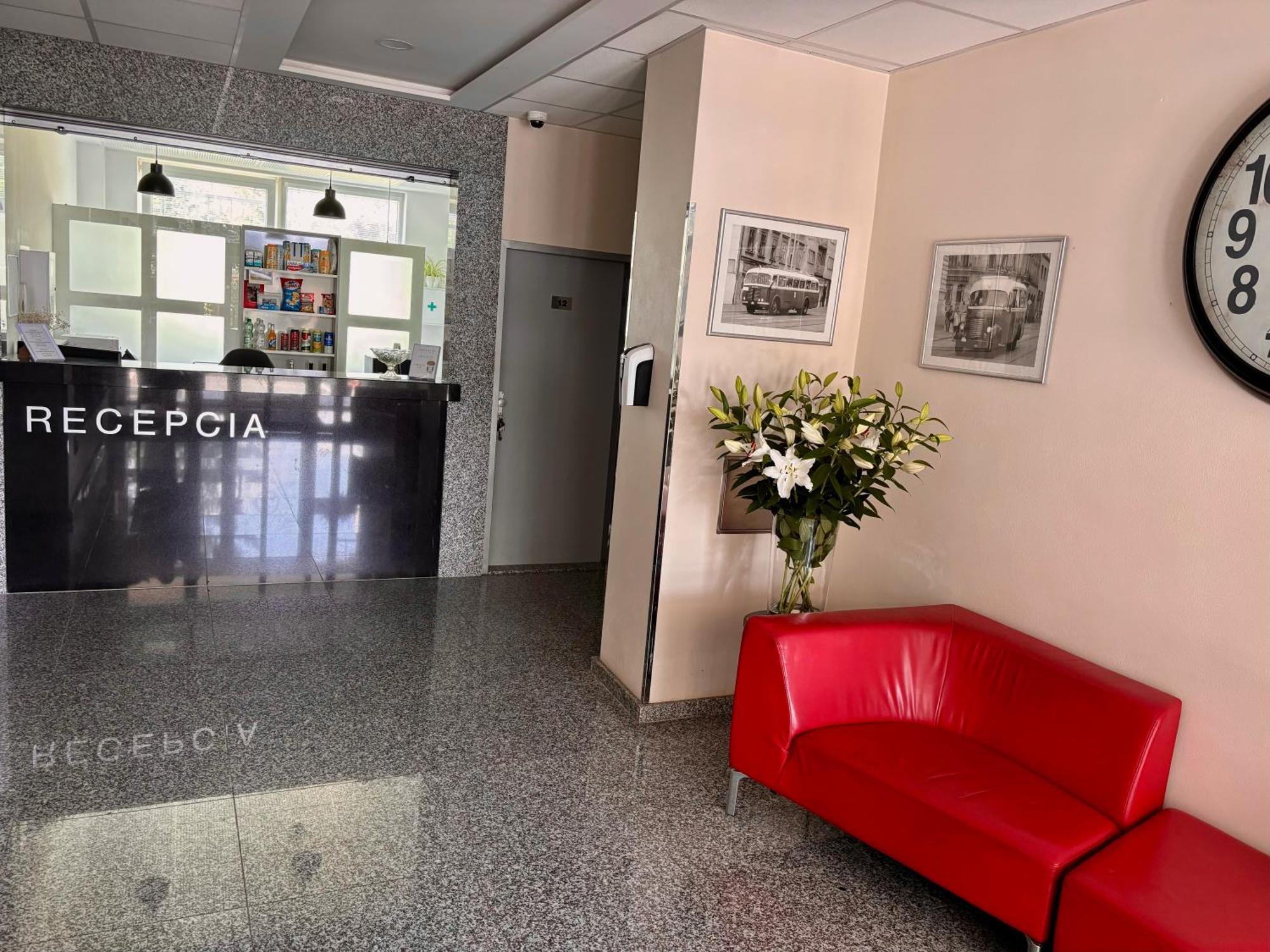 City Hotel B&B, Reception 24 7, 800M Od-From R1, Free Parking Banská Bystrica Exterior foto