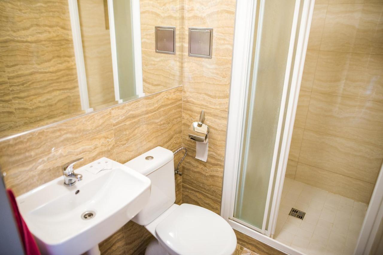 City Hotel B&B, Reception 24 7, 800M Od-From R1, Free Parking Banská Bystrica Exterior foto