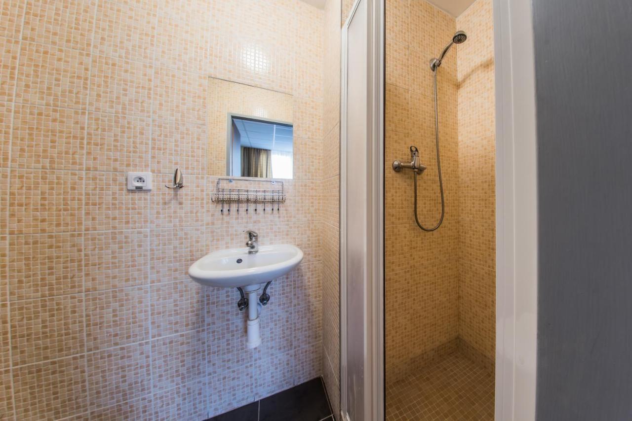 City Hotel B&B, Reception 24 7, 800M Od-From R1, Free Parking Banská Bystrica Exterior foto